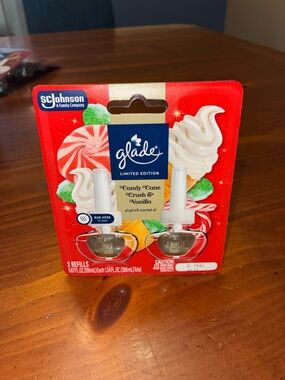 Glade Candy Cane Crush & Vanilla Plug-In Refills - Red, White